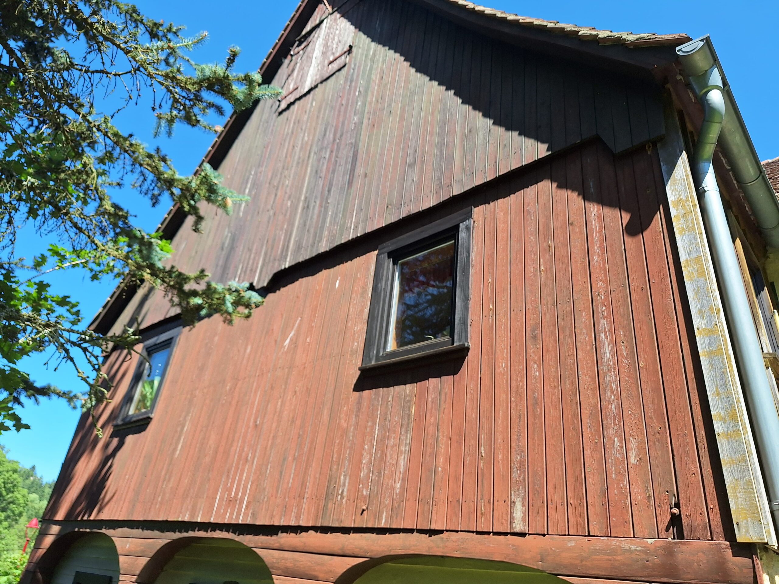 Fachgerechte Erneuerung von Giebel und Verschlag