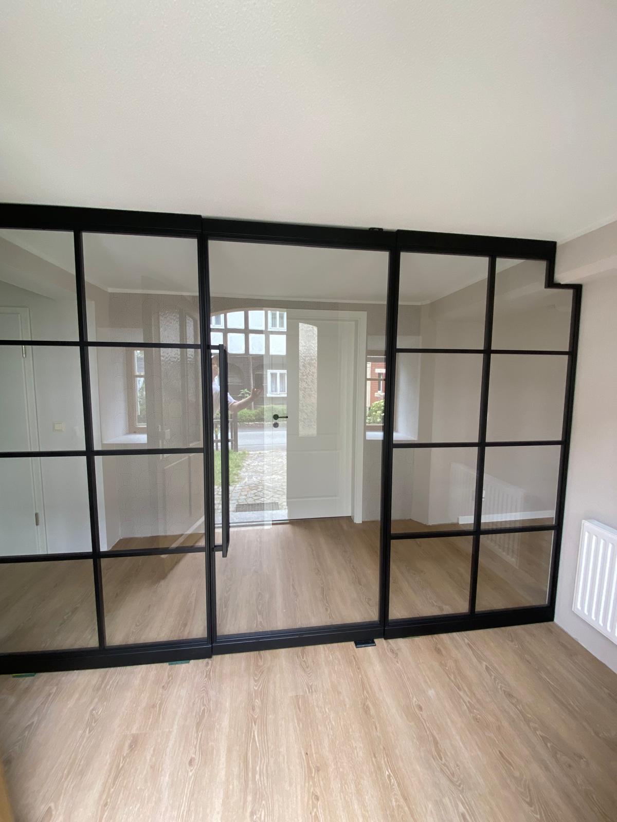 Maßgefertigte Innentüren und Lofttüranlage